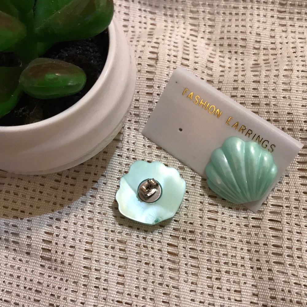 💚Earrings - Picture 3 of 3